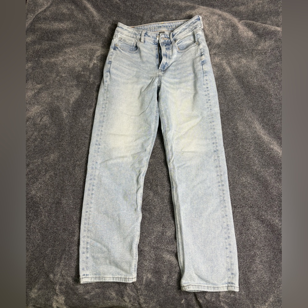 American Eagle “Mon straight jean”, size 4 regular, good condition, light blue